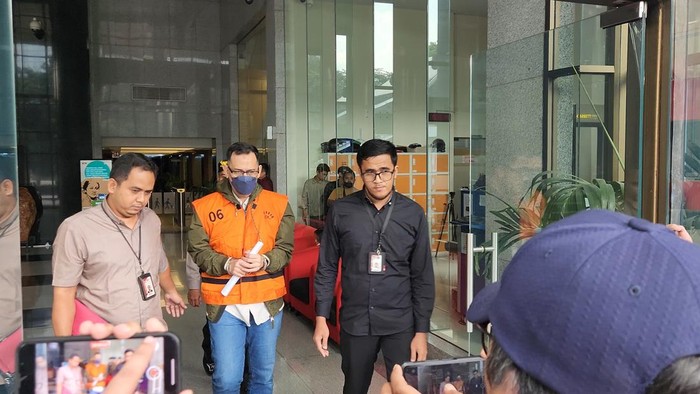 Tersangka Kasus LPEI yang ditahan KPK