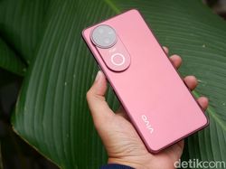 Unboxing Vivo V50 5G, Harga Tak Naik Fitur Bertambah