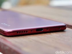 Unboxing Vivo V50 5G, Harga Tak Naik Fitur Bertambah