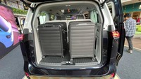 Sekilas perbandingan ID. Buzz versi NWB (Normal Wheel Base) dan LWB  (Long Wheel Base), terletak dari sisi dimensi, di mana versi NWB memiliki panjang 4.712 mm dengan jarak sumbu roda (wheel base) 2.989 mm, sedangkan varian LWB memiliki panjang 4.962 mm dan jarak sumbu roda 3.239 mm. Foto: Luthfi Anshori/detikOto