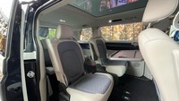 ID. Buzz LWB terinspirasi dari desain klasik khas Volkswagen T1/Kombi dengan dukungan torsi 560 Nm, dan diklaim sebagai MPEV dengan torsi terbesar di kelasnya. Dengan jarak tempuh hingga 487 km dan akselerasi dari 0-100 km hanya dalam 7,9 detik, ID. Buzz LWB menawarkan pengalaman berkendara yang dinamis, juga efisien. Foto: Luthfi Anshori/detikOto