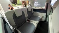 Sebagai informasi, The All-Electric ID. Buzz Long Wheelbase kali pertama diperkenalkan di pameran IIMS 2025. MPEV ikonik ini hadir dengan dimensi yang lebih panjang dan wheel base lebih luas untuk kenyamanan ruang maksimal dengan kapasitas hingga enam penumpang (6-seater). Foto: Luthfi Anshori/detikOto