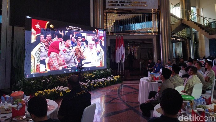Wakapolri Komjen Ahmad Dofiri buka bareng media.