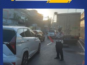 Ada Truk Gangguan, Lalin di Cengkareng Arah Pesing Jakbar Tersendat