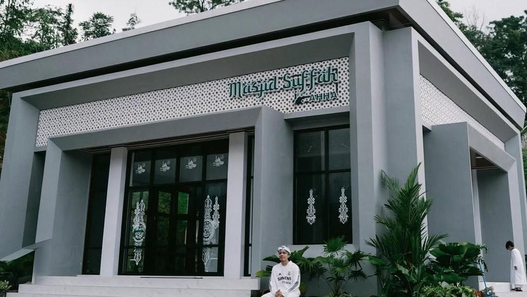 Penjelasan Atta Halilintar Bangun 5 Masjid dan 3 Sekolah