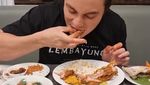 Ini Gaya Baim Wong Saat Makan Nasi Padang dan Durian Brulee