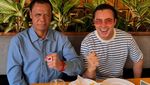 Ini Gaya Baim Wong Saat Makan Nasi Padang dan Durian Brulee