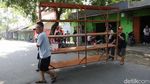 Bangunan Liar Dibongkar Paksa, Warga Sibuk Selamatkan Barang