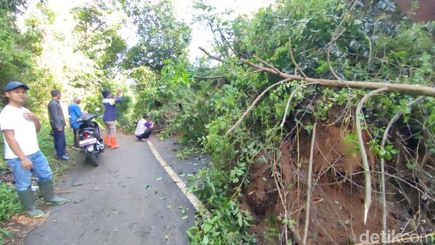 Banjir dan longsor di Ciamis