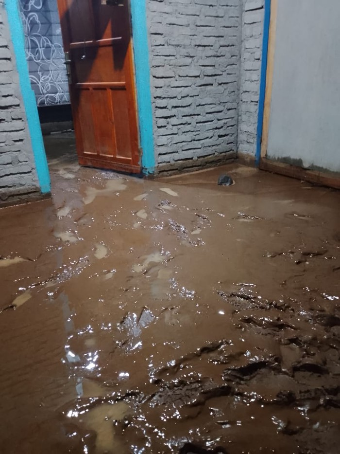 Banjir di  Desa Duwanur, Kecamatan Adonara Barat, Kabupaten Flores Timur, Nusa Tenggara Timur (NTT), Jumat (14/3/2025). (IST)