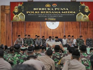Kapolres Blitar Bukber dengan Anak Yatim dan Forkopimda