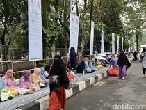 Acara Bukber Terpanjang di Solo Diguyur Gerimis, Warga Tetap Antusias