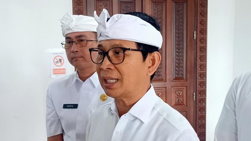 Bupati Badung I Wayan Adi Arnawa saat ditemui di Kantor Bupati Badung, Jumat (14/3/2025). (Agus Eka/detikBali)
