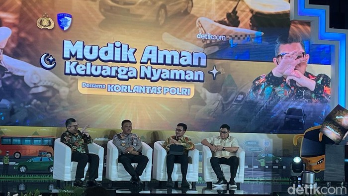 Danang Wicaksana (paling kanan) dalam diskusi Mudik Aman Keluarga Nyaman