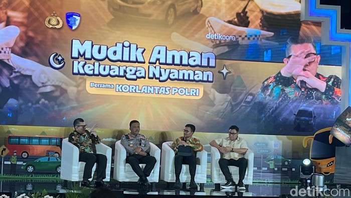Danang Wicaksana (paling kanan) dalam diskusi Mudik Aman Keluarga Nyaman