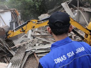 Bangunan Liar di Kampung Gabus Bekasi Ditertibkan
