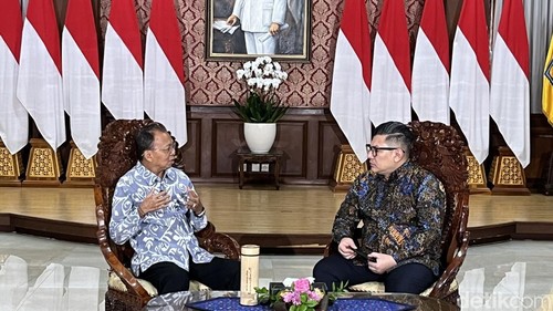 Gubernur Bali Wayan Koster dalam wawancara ekslusif bersama Pimpinan Redaksi detikcom Alfito Deannova Ginting di Rumah Jabatan Gubernur Bali Jayasabha, Senin (10/3/2025).