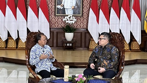 Gubernur Bali Wayan Koster dalam wawancara ekslusif bersama Pimpinan Redaksi detikcom Alfito Deannova Ginting di Rumah Jabatan Gubernur Bali Jayasabha, Senin (10/3/2025).