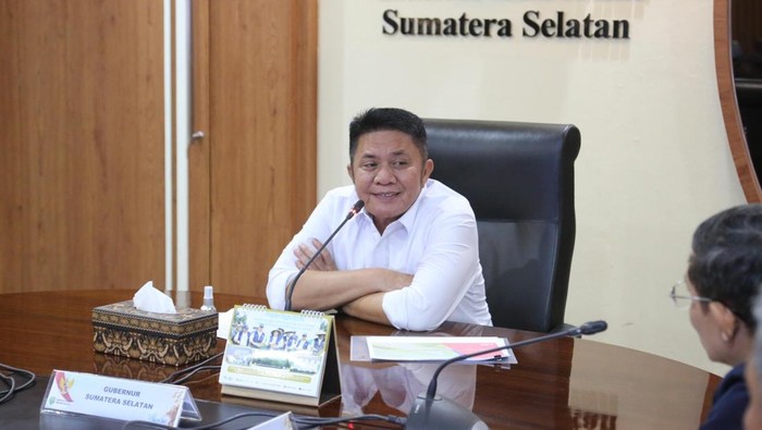 Gubernur Sumsel Herman Deru saat menggelar rapat infrastruktur kesiapan Tol Palembang-Betung.