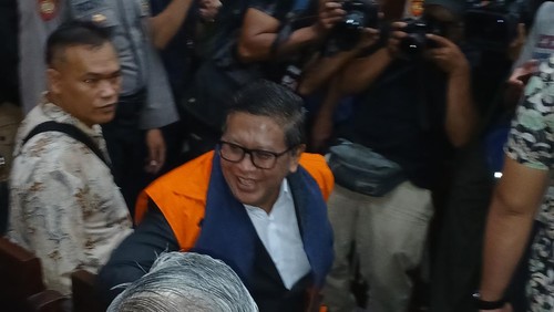 Hasto Krisityanto tiba di PN Jakpus (Anggi/detikcom)
