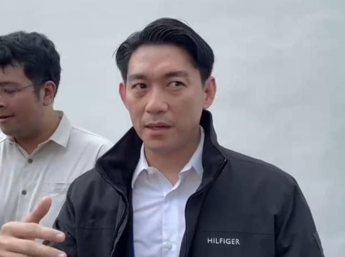 Direktur Utama (Dirut) PT Produksi Film Negara (PFN) Ifan Seventeen di gedung PFN, Jalan Otista Raya, Jatinegara, Jakarta Timur, Jumat (14/3/2025).
