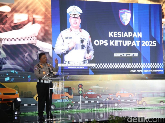 Kakorlantas Polri Irjen Agus Suryo Nugroho memaparkan timeline arus mudik 2025. Irjen Agus memperkirakan pergerakan arus mudik dimulai pekan depan menyusul adanya kebijakan Work From Anywhere (WFA).