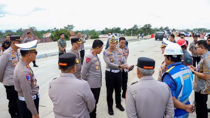 Kapolda Jateng Tinjau Jalur Tol Fungsional Solo-Jogja,