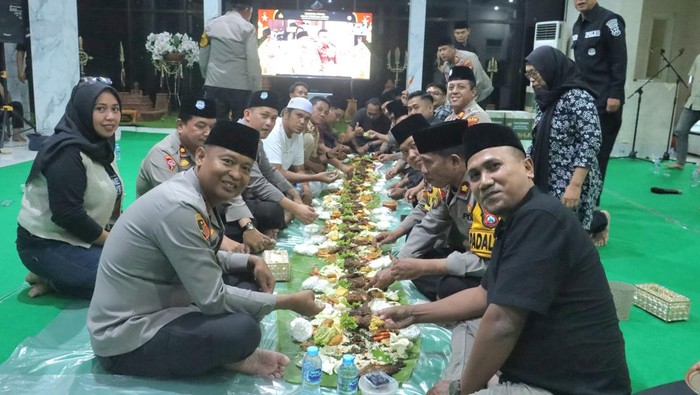 Kapolres Mojokerto AKBP Ihram Kustarto bukber bersama jurnalis