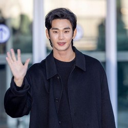 Terungkap Tulisan Kim Soo Hyun Buat Pacar Saat Wamil