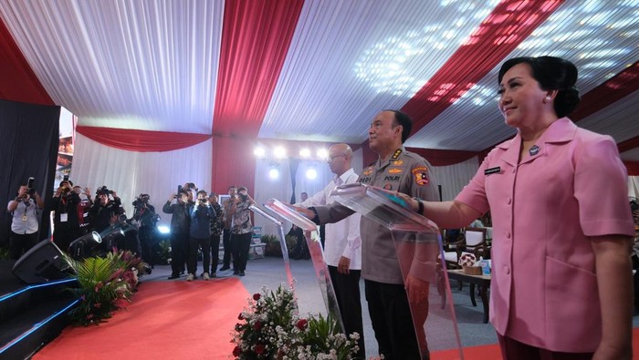 Komjen Dedi Prasetyo dalam acara groundbreaking SMA KTB di Gunungsindur