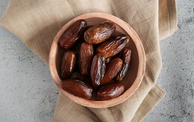 Noor Deglet Dates.