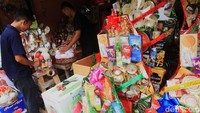 Bingkisan lebaran tersebut dijual mulai dari Rp 100 ribu hingga Rp 1,5 juta, tergantung isi paket dan model parcel.