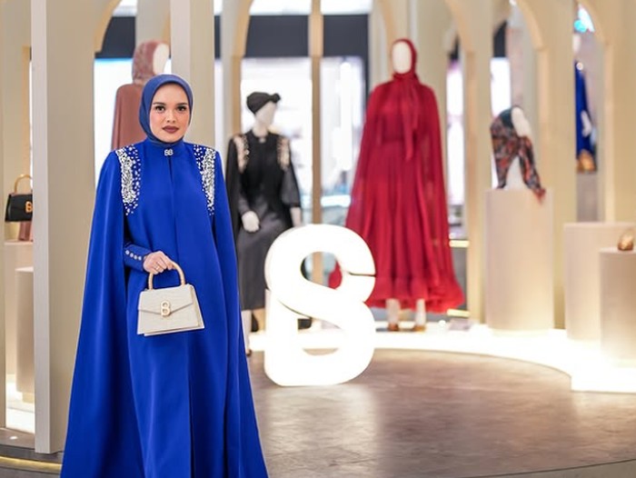 Linda Anggrea sebagai pendiri brand hijab Buttonscarves. Linda Anggrea sebagai pendiri brand hijab Buttonscarves.