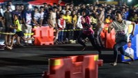 Peserta memacu kecepatan saat lomba lari bertajuk Mendadak Lari Ramadan Cup 2 di Balikpapan, Kalimantan Timur, Kamis (13/3/2025). 