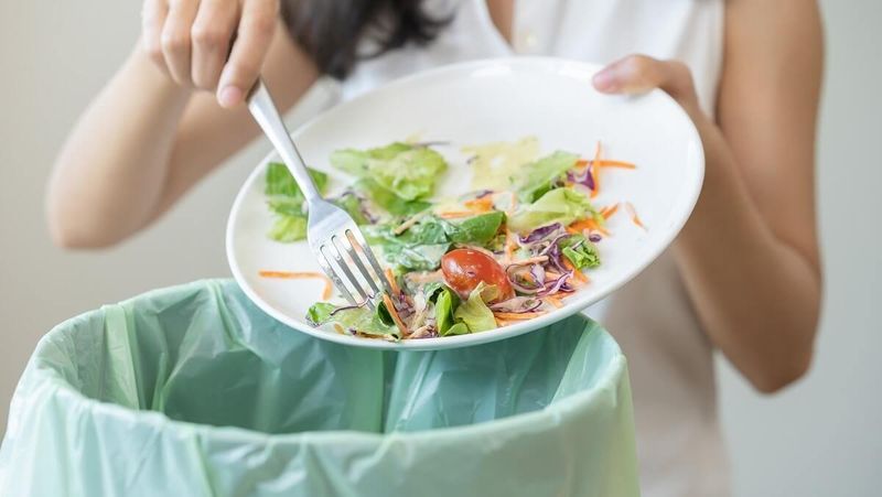 Makan Sampai Piring Bersih Disebut Norak, Jadi Kontroversi