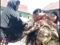 Momen Emak-emak di Maros Saling Jambak gegara Pembeli Susu Anak Rp 300 Ribu
