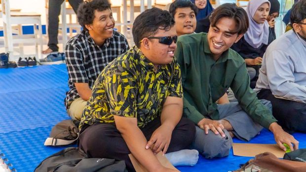 Mengaji Braille dan Bahasa Isyarat Mahasiswa Disabilitas Unesa