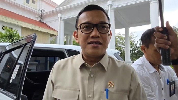 Menteri Pelindungan Pekerja Migran Indonesia (P2MI)/Kepala Badan Pelindungan Pekerja Migran Indonesia (BP2MI) Abdul Kadir Karding menyambangi Istana Kepresidenan, Jakarta, Jumat (14/3/2025).
