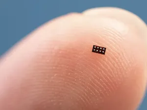 Ini Microcontroller Terkecil di Dunia, Hanya Sebesar Biji Cabe