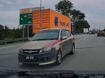 Ngeri! Mobil Lawan Arah di Lajur Kanan Tol, Hampir Sebabkan Tabrakan Beruntun