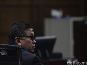 Protes Tak Henti dari Kubu Hasto Saat Penyidik-Penyelidik KPK Bersaksi