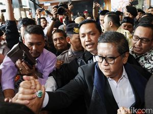 Video Ronny Talapessy Teriak Bela Hasto: Dia Punya Hak untuk Bicara