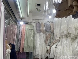 Berburu Mukena di Thamrin City, Mukena Renda Putih Jadi Tren untuk Lebaran