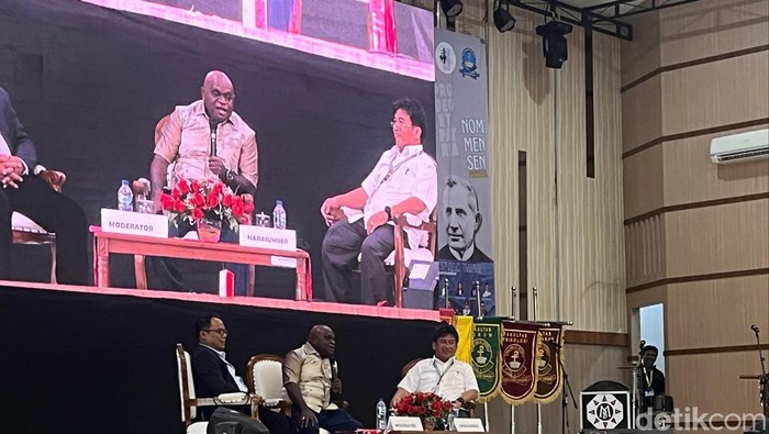 Menteri Hak Asasi Manusia (HAM) Natalius Pigai saat memberi kuliah umum.