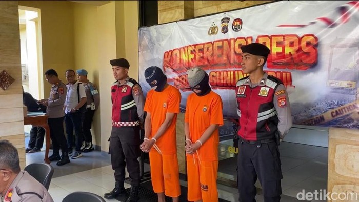 Pasutri pencuri motor dan uang di salah satu laundry Wonosari, Gunungkidul saat dihadirkan di Polres Gunungkidul, Jumat (14/3/2025).