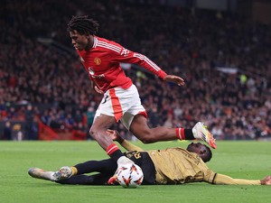 Patrick Dorgu Ungkap Beratnya Main di MU