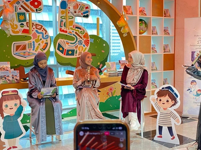 Peluncuran Buku Doppaland di Gramedia Grand Indonesia, Jakarta Pusat, Jumat (14/3/2025). Peluncuran Buku Doppaland di Gramedia Grand Indonesia, Jakarta Pusat, Jumat (14/3/2025).