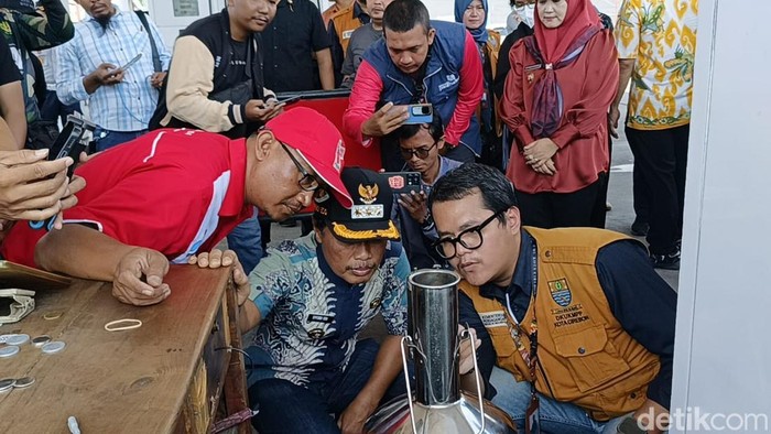 Pemkot Cirebon saat sidak disejumlah SPBU di jalur pantura