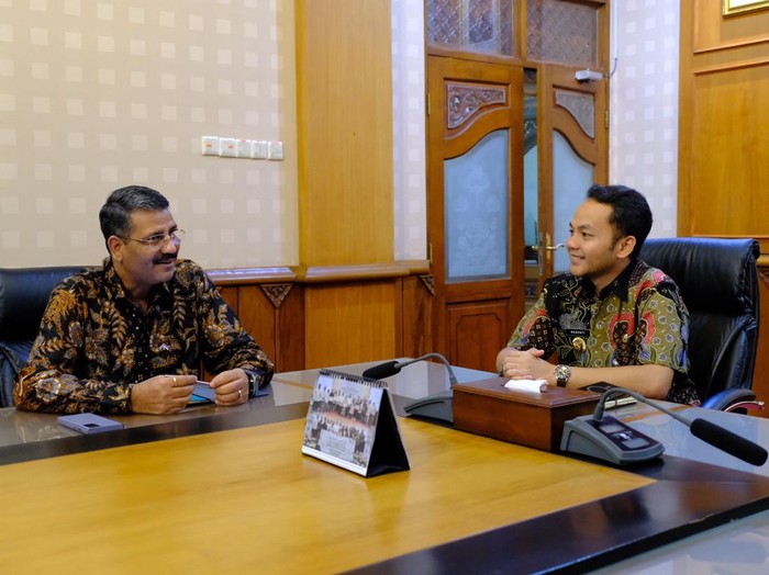 Wali Kota Solo, Respati Ardi bertemu dengan Manoj Bhat, konsul kehormatan India untuk Jawa Tengah dan Jawa Timur, Jumat (14/3/2025).