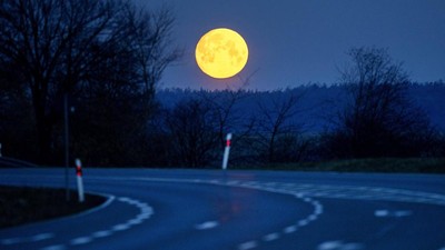 Penampakan Fenomena Worm Moon di Langit Meksiko hingga AS